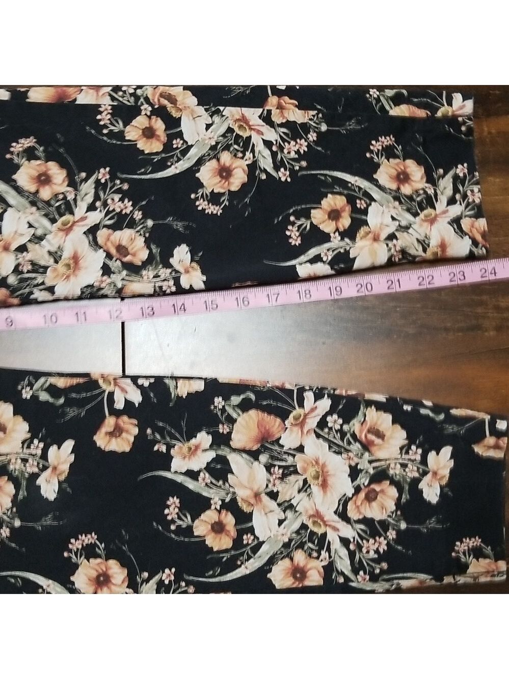H&M ankle croped pants ,great design, size 10 .Cotton and polyester blend.Zipped - Picture 8 of 10